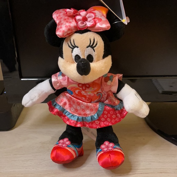 Disneyland Lunar Year Minnie Mouse plush keychain - Picture 2 of 5